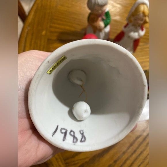 6 Christmas Bells - Picture 3 of 3